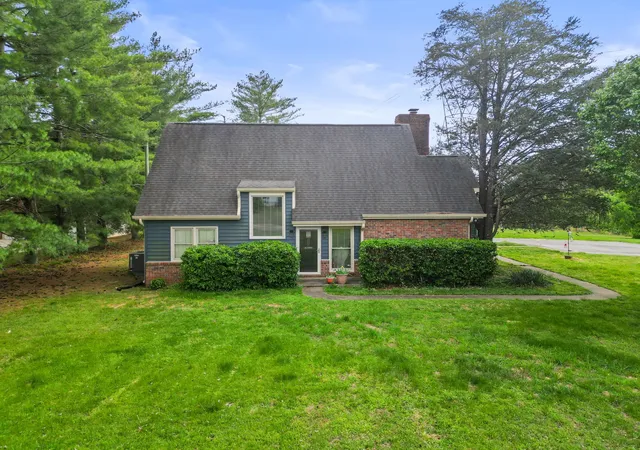 Photo 3 of Single family home for sale at 674 Lakeside Dr, Springfield, TN 37172 | MLS# 3309252 | Listing updated on 2026-08-20