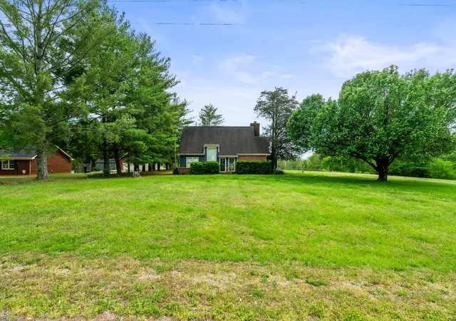 Photo 3 of Single family home for sale at 674 Lakeside Dr, Springfield, TN 37172 | MLS# 3309252 | Listing updated on 2026-08-20