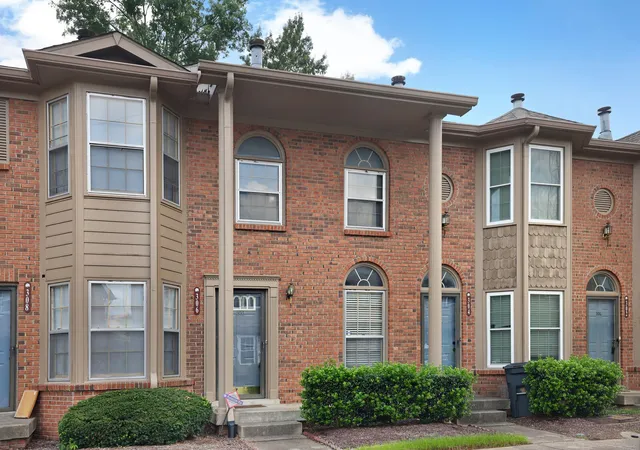 Photo 2 of Townhouse for sale at 306 Hickory Pl, Nashville, TN 37214 | MLS# 3314822 | Listing updated on 2026-09-02