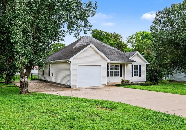 Photo 2 of Single family home for sale at 107 Breeze Dr, Murfreesboro, TN 37129 | MLS# 3306016 | Listing updated on 2026-09-04