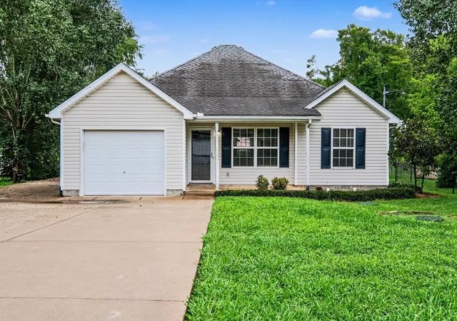 Photo 2 of Single family home for sale at 107 Breeze Dr, Murfreesboro, TN 37129 | MLS# 3306016 | Listing updated on 2026-09-04