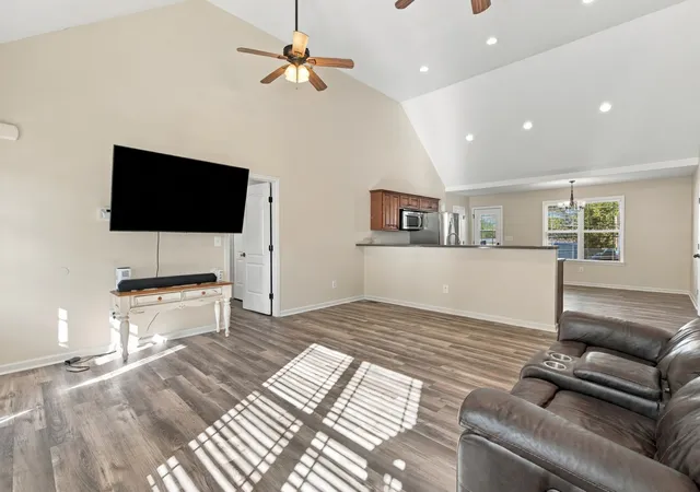 Photo 2 of Single family home for sale at 107 Southview Dr, Lewisburg, TN 37091 | MLS# 3627045 | Listing updated on 2026-10-30