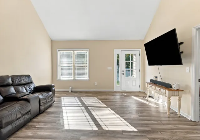 Photo 3 of Single family home for sale at 107 Southview Dr, Lewisburg, TN 37091 | MLS# 3627045 | Listing updated on 2026-10-30