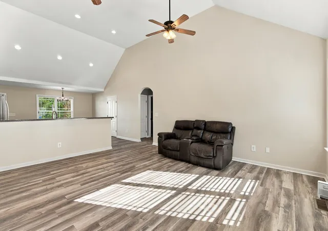 Photo 4 of Single family home for sale at 107 Southview Dr, Lewisburg, TN 37091 | MLS# 3627045 | Listing updated on 2026-10-30