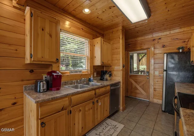 Photo 3 of Single family home for sale at 1435 Zachary Thomas Ln, Sevierville, TN 37876 | MLS# 3545639 | Listing updated on 2026-10-09