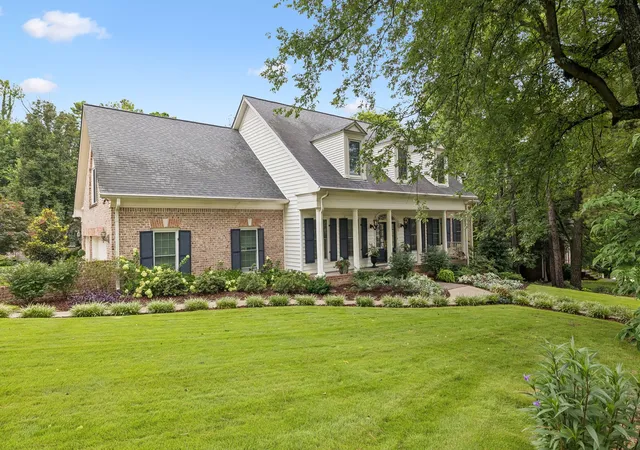 Photo 2 of Mansion for sale at 1011 Buckingham Cir, Franklin, TN 37064 | MLS# 3306262 | Listing updated on 2026-08-25