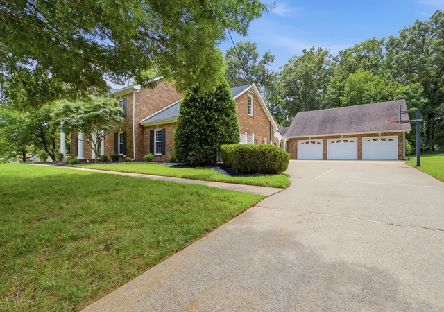 3rd image of 2812 Wakefield Dr, Clarksville, TN 37043 | MLS# 3305765