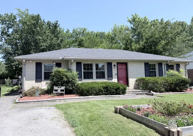 2nd image of 910 Springmont Dr, Hopkinsville, KY 42240 | MLS# 3309384