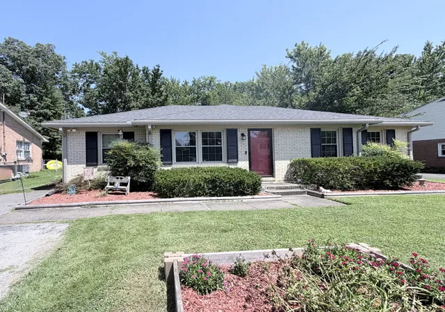 3rd image of 910 Springmont Dr, Hopkinsville, KY 42240 | MLS# 3309384