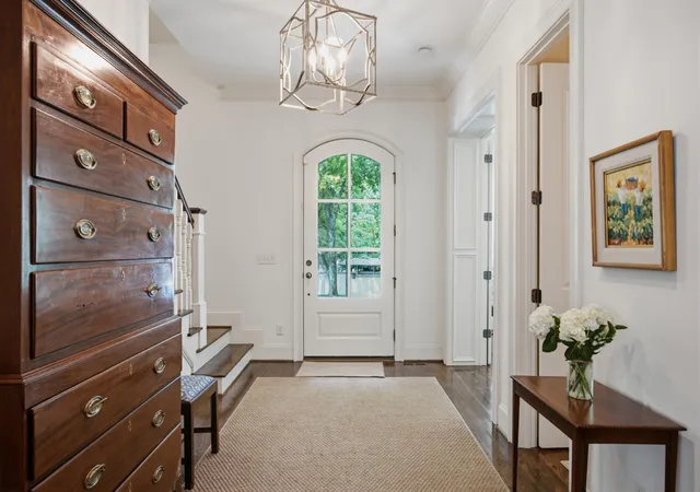 Photo 3 of Single family home for sale at 704a Crescent Rd, Nashville, TN 37205 | MLS# 3309018 | Listing updated on 2026-09-15