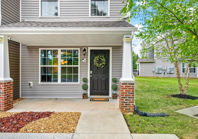 Photo 3 of Townhouse for sale at 955 Big Sky Dr #J, Clarksville, TN 37040 | MLS# 3312554 | Listing updated on 2026-09-13