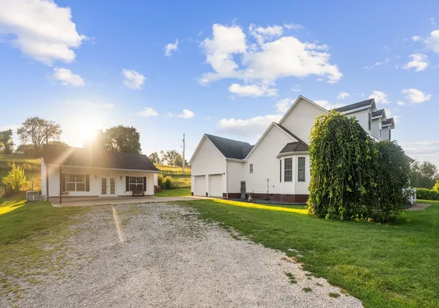 Photo 4 of Single family home for sale at 8130 Joy Rd, Mount Pleasant, TN 38474 | MLS# 3326362 | Listing updated on 2026-08-28