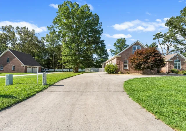 Photo 3 of Single family home for sale at 142 Heritage Cir, Manchester, TN 37355 | MLS# 3305287 | Listing updated on 2026-10-01