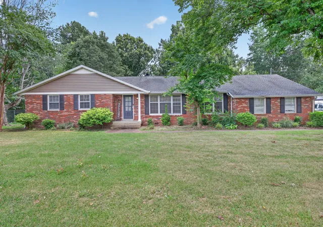 1st image of 307 Austin Dr, Franklin, KY 42134 | MLS# 3304624