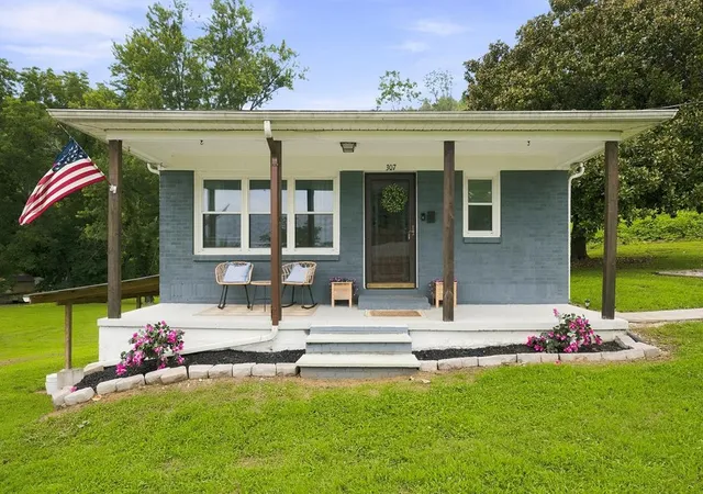 1st image of 307 Miller St, Livingston, TN 38570 | MLS# 3306607