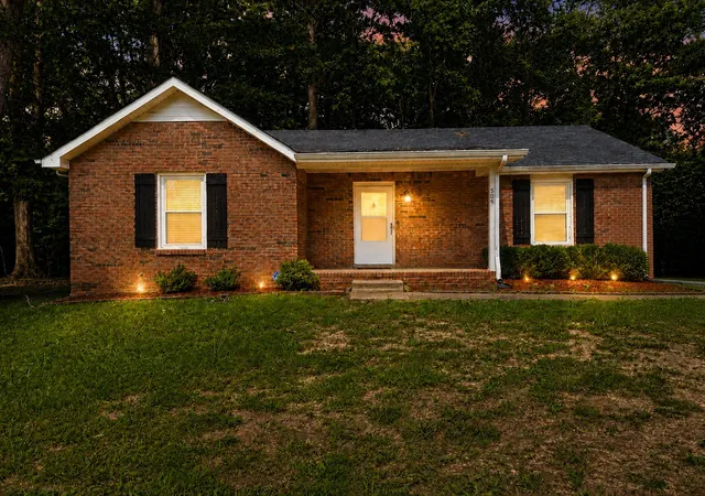 Photo 2 of Single family home for sale at 505 Pointer Ln, Clarksville, TN 37042 | MLS# 3304727 | Listing updated on 2026-08-27
