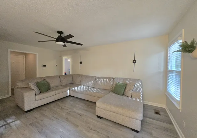 Photo 3 of Single family home for sale at 505 Pointer Ln, Clarksville, TN 37042 | MLS# 3304727 | Listing updated on 2026-08-27