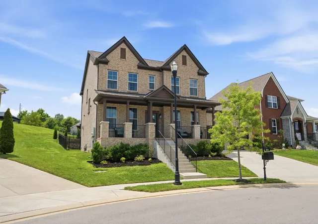 Photo 1 of Single family home for sale at 819 Ryecroft Ln, Franklin, TN 37064 | MLS# 3304782 | Listing updated on 2026-08-14