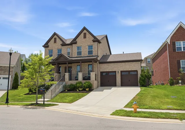 Photo 2 of Single family home for sale at 819 Ryecroft Ln, Franklin, TN 37064 | MLS# 3304782 | Listing updated on 2026-08-14
