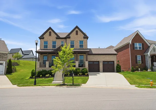 Photo 2 of Single family home for sale at 819 Ryecroft Ln, Franklin, TN 37064 | MLS# 3304782 | Listing updated on 2026-08-14