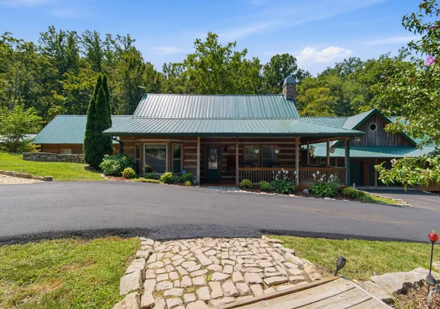 Photo 3 of Single family home for sale at 3560 Tyree Springs Rd, Hendersonville, TN 37075 | MLS# 3513395 | Listing updated on 2026-08-21