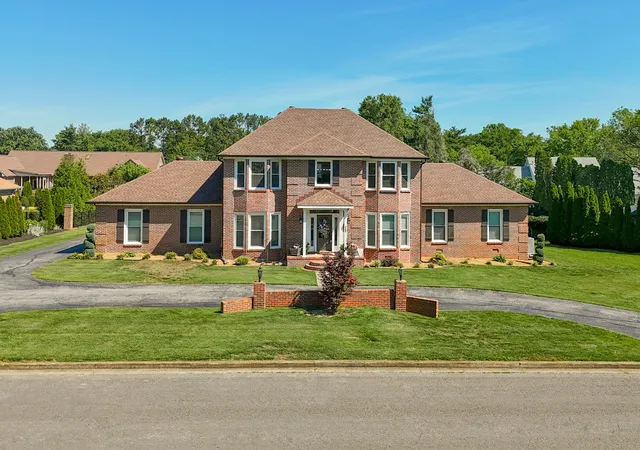 Photo 4 of Sale Pending at 2104 Shannon Dr, Murfreesboro, TN 37129 | MLS# 3511021 | Listing updated on 2026-10-23