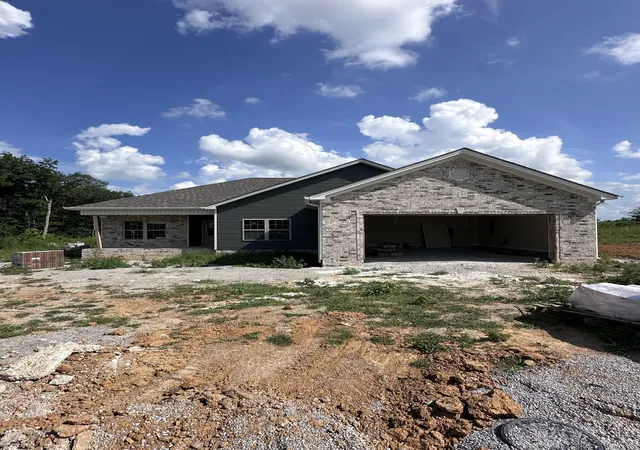 1st image of 211 Bedford Court, Hopkinsville, KY 42240 | MLS# 3304787