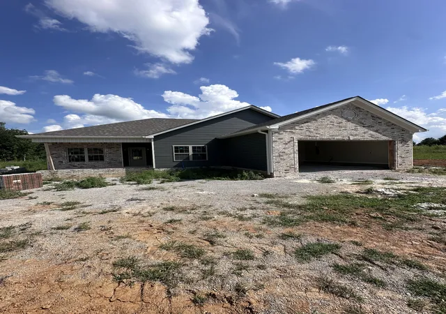 2nd image of 211 Bedford Court, Hopkinsville, KY 42240 | MLS# 3304787