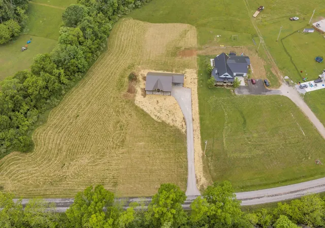 2nd image of 682 E Piney Rd E, Dickson, TN 37055 | MLS# 3314657