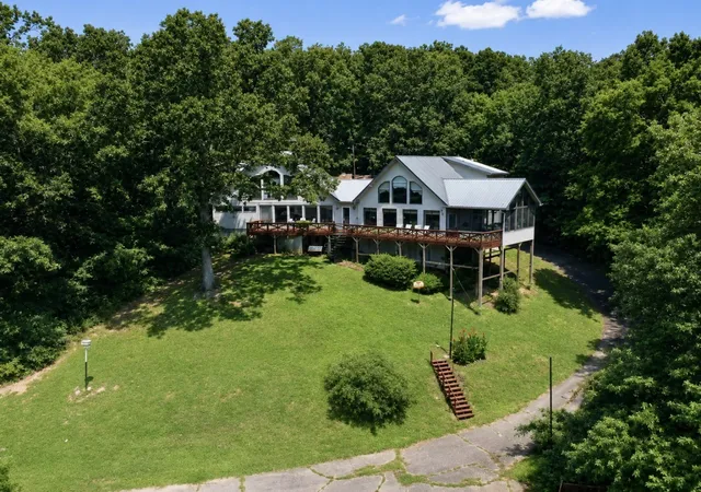 1st image of 421 Bluff Point Ln, Waverly, TN 37185 | MLS# 3305229