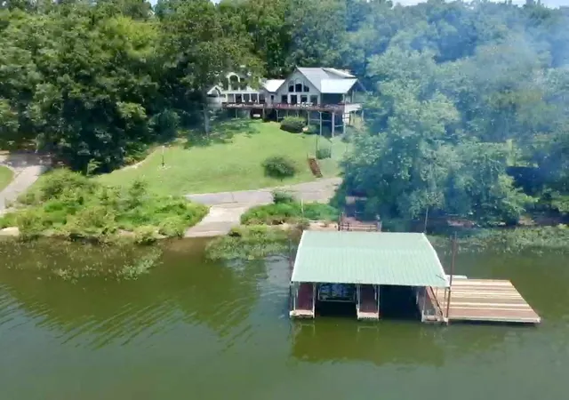 Photo 4 of Single family home for sale at 421 Blf Point Ln, Waverly, TN 37185 | MLS# 3305229 | Listing updated on 2026-09-21