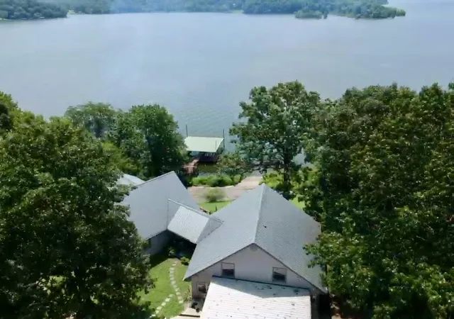Single family home for sale at 421 Blf Point Ln, Waverly, TN 37185 | MLS# 3305229