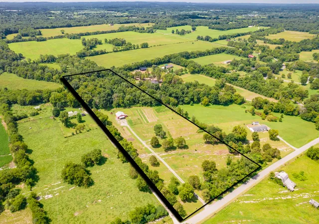 2nd image of 2449 Warner Bridge Rd, Shelbyville, TN 37160 | MLS# 3306299