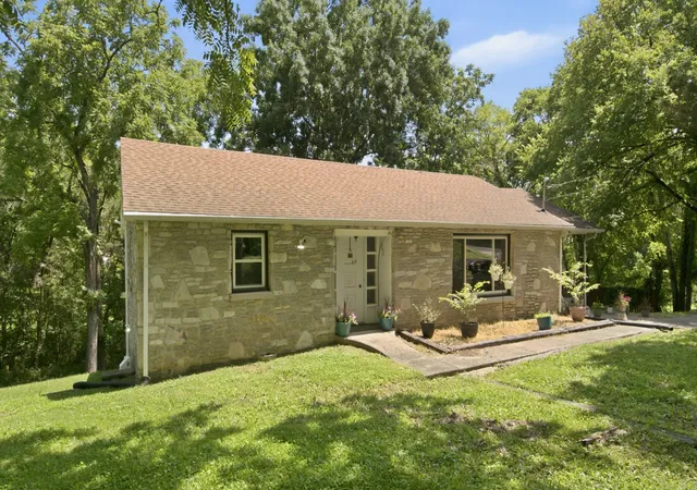 3rd image of 215 Wallace Dr, Fayetteville, TN 37334 | MLS# 3306235
