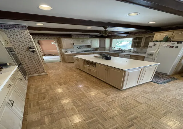 Photo 3 of Single family home for sale at 5534 Walnut Grv Rd, Memphis, TN 38120 | MLS# 3305115 | Listing updated on 2026-07-23
