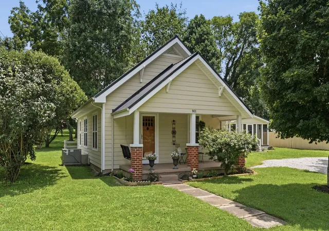 1st image of 801 S High St, Winchester, TN 37398 | MLS# 3305185