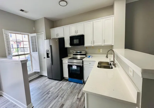 Photo 3 of Townhouse for sale at 106 Northcrest Cmns Cir, Nashville, TN 37211 | MLS# 3309098 | Listing updated on 2026-08-12