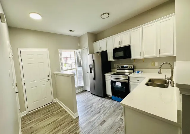 Photo 4 of Townhouse for sale at 106 Northcrest Cmns Cir, Nashville, TN 37211 | MLS# 3309098 | Listing updated on 2026-08-12