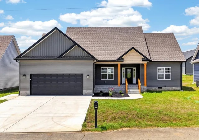 Single family home for sale at 707 Lasters Ave, Elkton, KY 42220 | MLS# 3305182