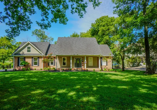 Single family home for sale at 242 Lake Ter Dr, Hendersonville, TN 37075 | MLS# 3305375