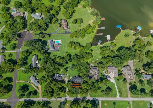 Photo 3 of Single family home for sale at 242 Lake Ter Dr, Hendersonville, TN 37075 | MLS# 3305375 | Listing updated on 2026-10-07