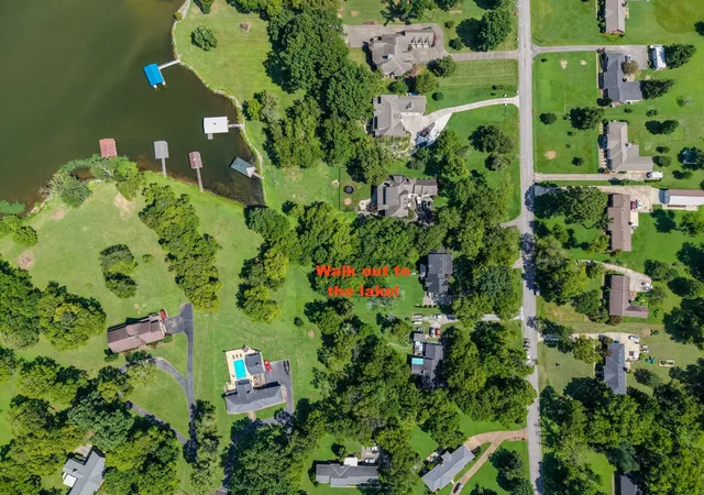 Photo 4 of Single family home for sale at 242 Lake Ter Dr, Hendersonville, TN 37075 | MLS# 3305375 | Listing updated on 2026-10-07