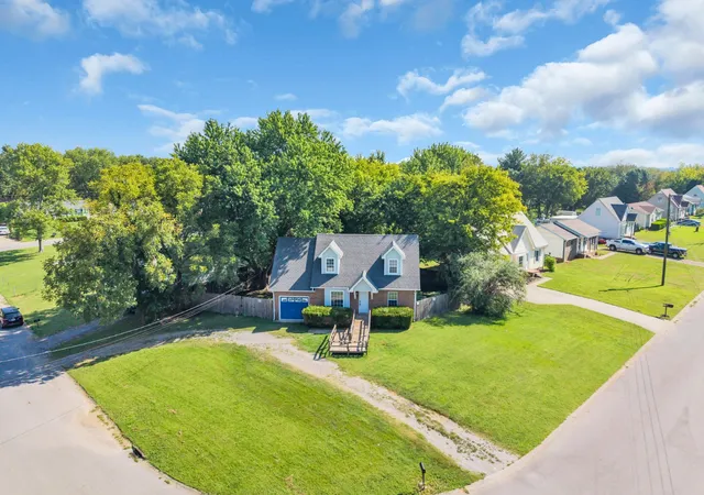 Photo 2 of Single family home for sale at 221 Jim Thorpe Dr, Clarksville, TN 37042 | MLS# 3312369 | Listing updated on 2026-09-12