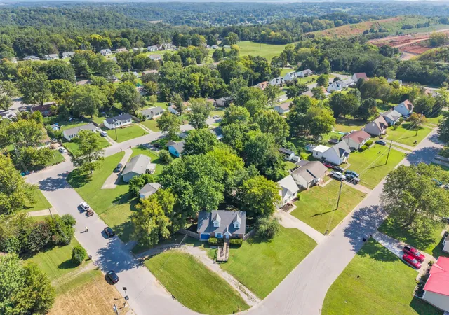 Photo 2 of Single family home for sale at 221 Jim Thorpe Dr, Clarksville, TN 37042 | MLS# 3312369 | Listing updated on 2026-09-12