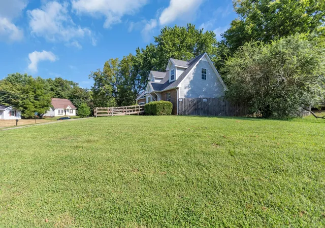 Photo 3 of Single family home for sale at 221 Jim Thorpe Dr, Clarksville, TN 37042 | MLS# 3312369 | Listing updated on 2026-09-12