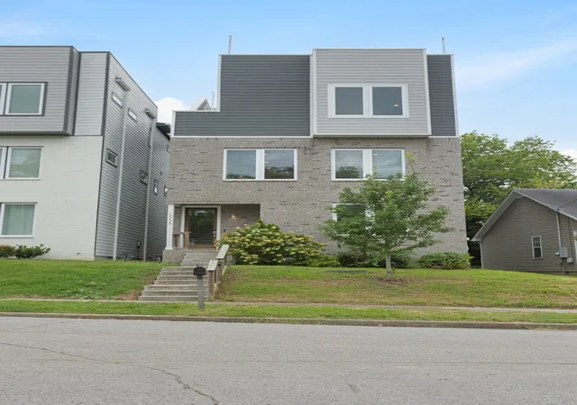 Photo 2 of Single family home for sale at 525b 31st Avenue N, Nashville, TN 37209 | MLS# 3306044 | Listing updated on 2026-08-31