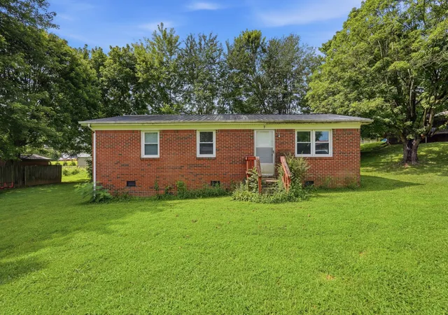1st image of 7 Thurman Dr, Celina, TN 38551 | MLS# 3305265