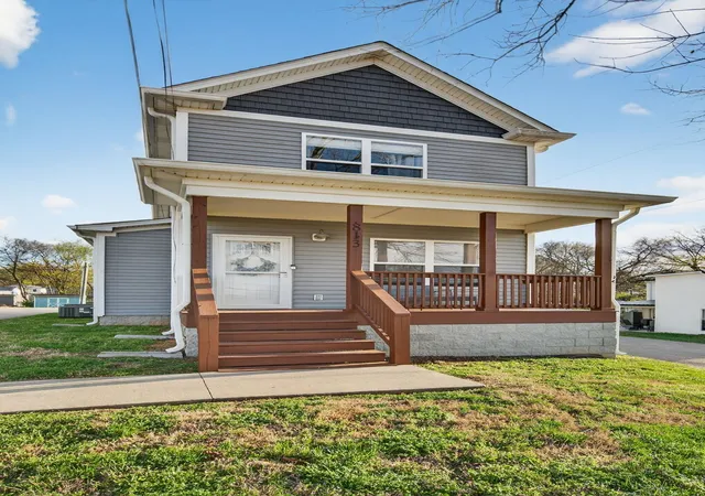 Photo 3 of Single family home for sale at 813 5th Avenue E, Springfield, TN 37172 | MLS# 3306119 | Listing updated on 2026-09-01
