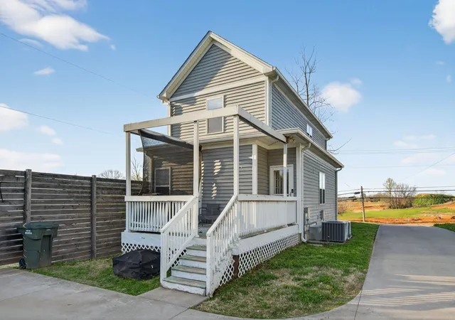 Photo 4 of Single family home for sale at 813 5th Avenue E, Springfield, TN 37172 | MLS# 3306119 | Listing updated on 2026-09-01