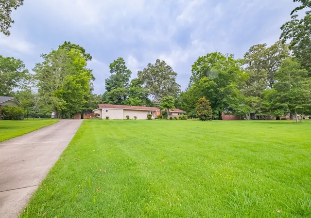 2nd image of 1915 Country Club Dr, Tullahoma, TN 37388 | MLS# 3305329